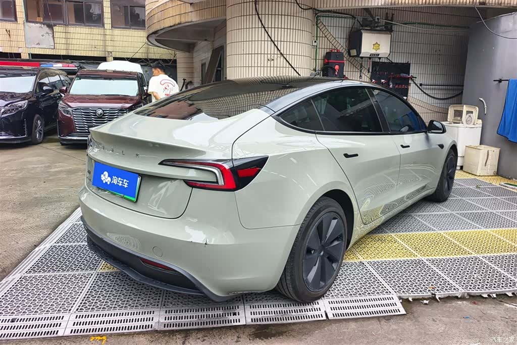 Tesla Model 3, 2024 3