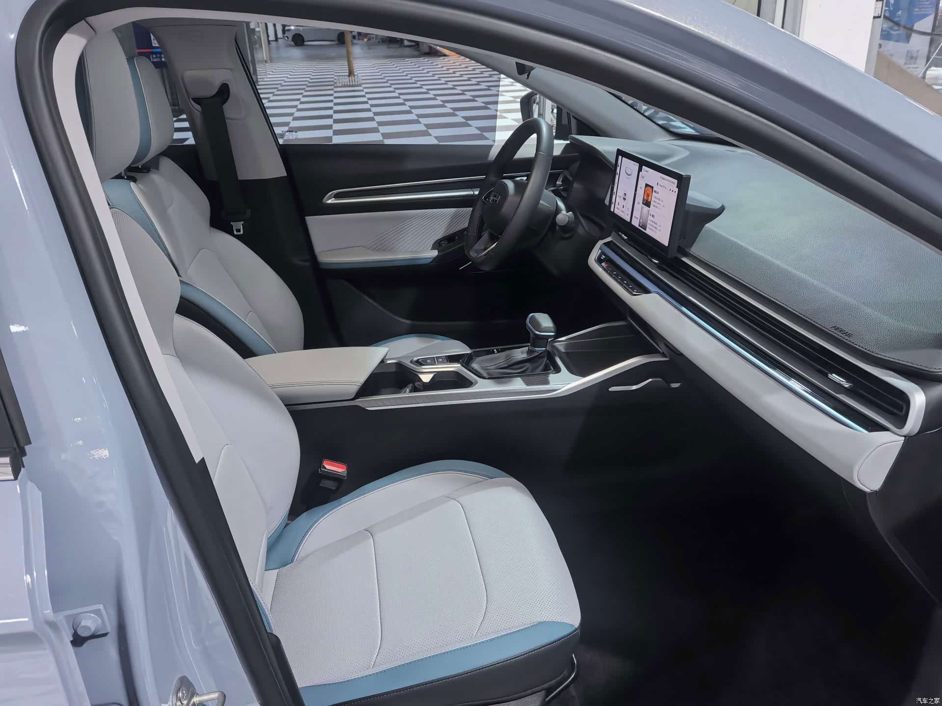 Geely Emgrand, 2024 18
