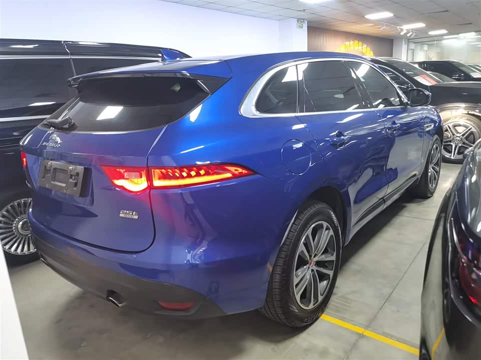 Jaguar F-PACE