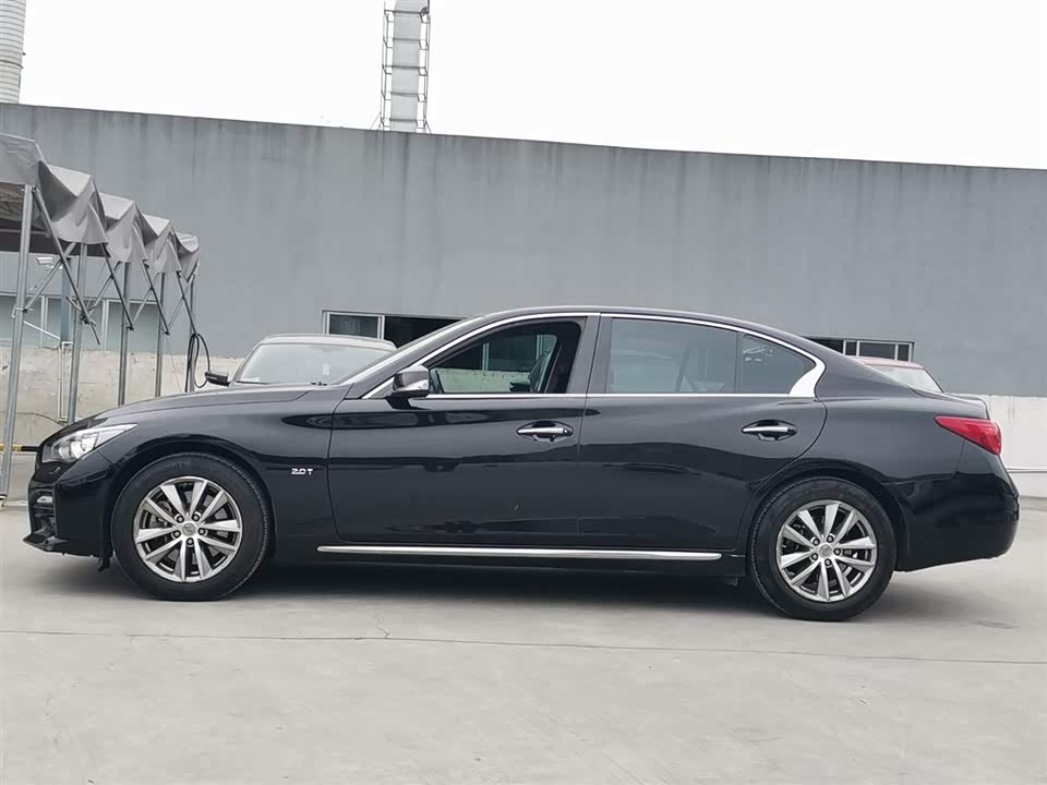 Infiniti Q50L