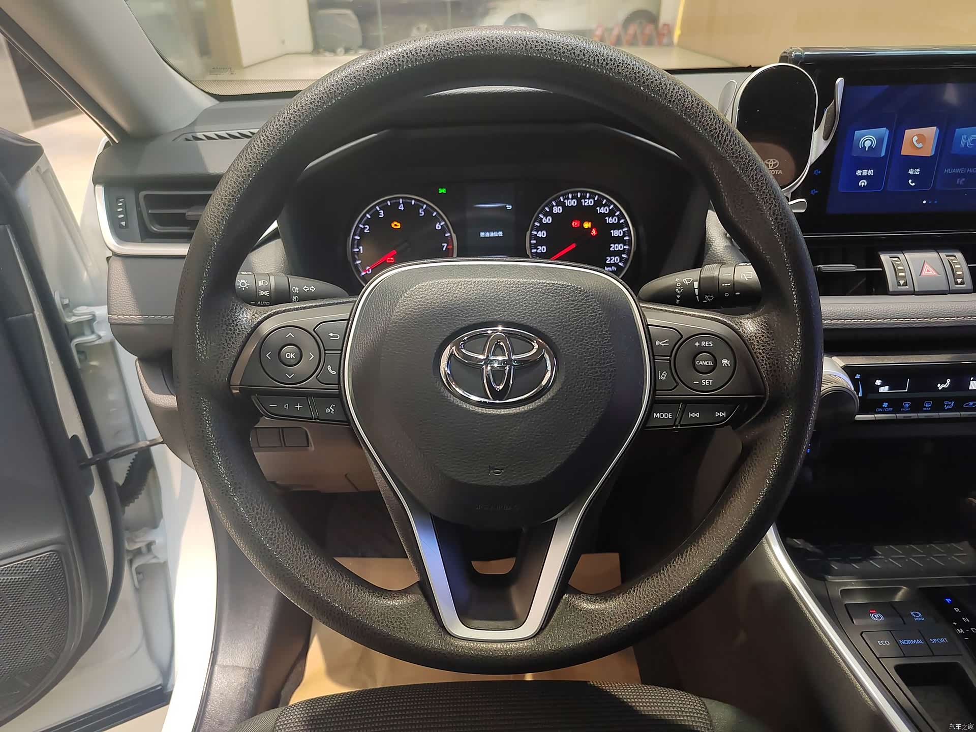 Toyota RAV4, 2022 10