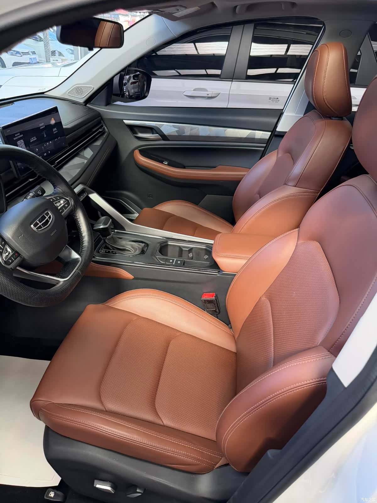 Geely X6, 2022 9