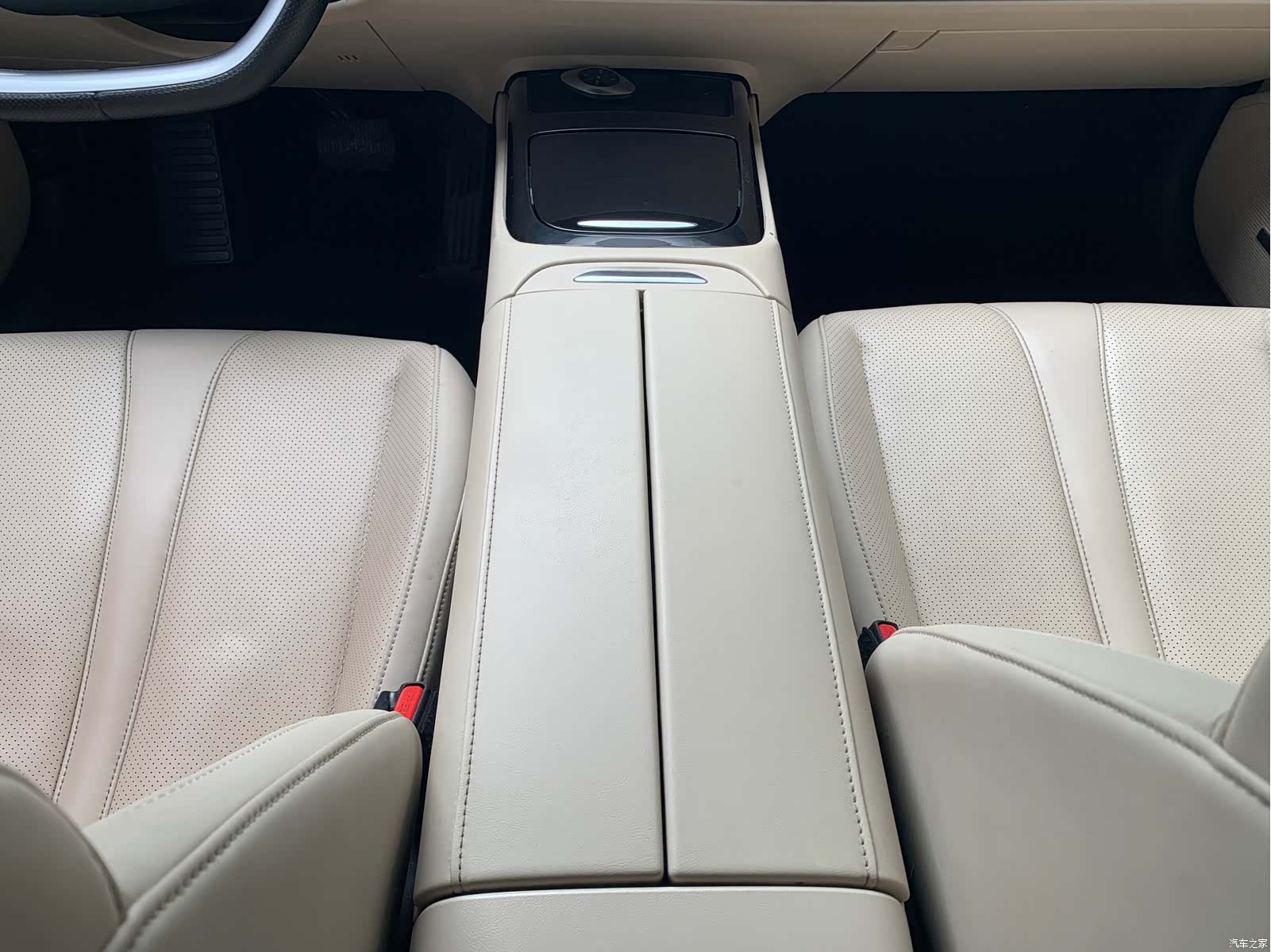 Xpeng P7, 2022 15
