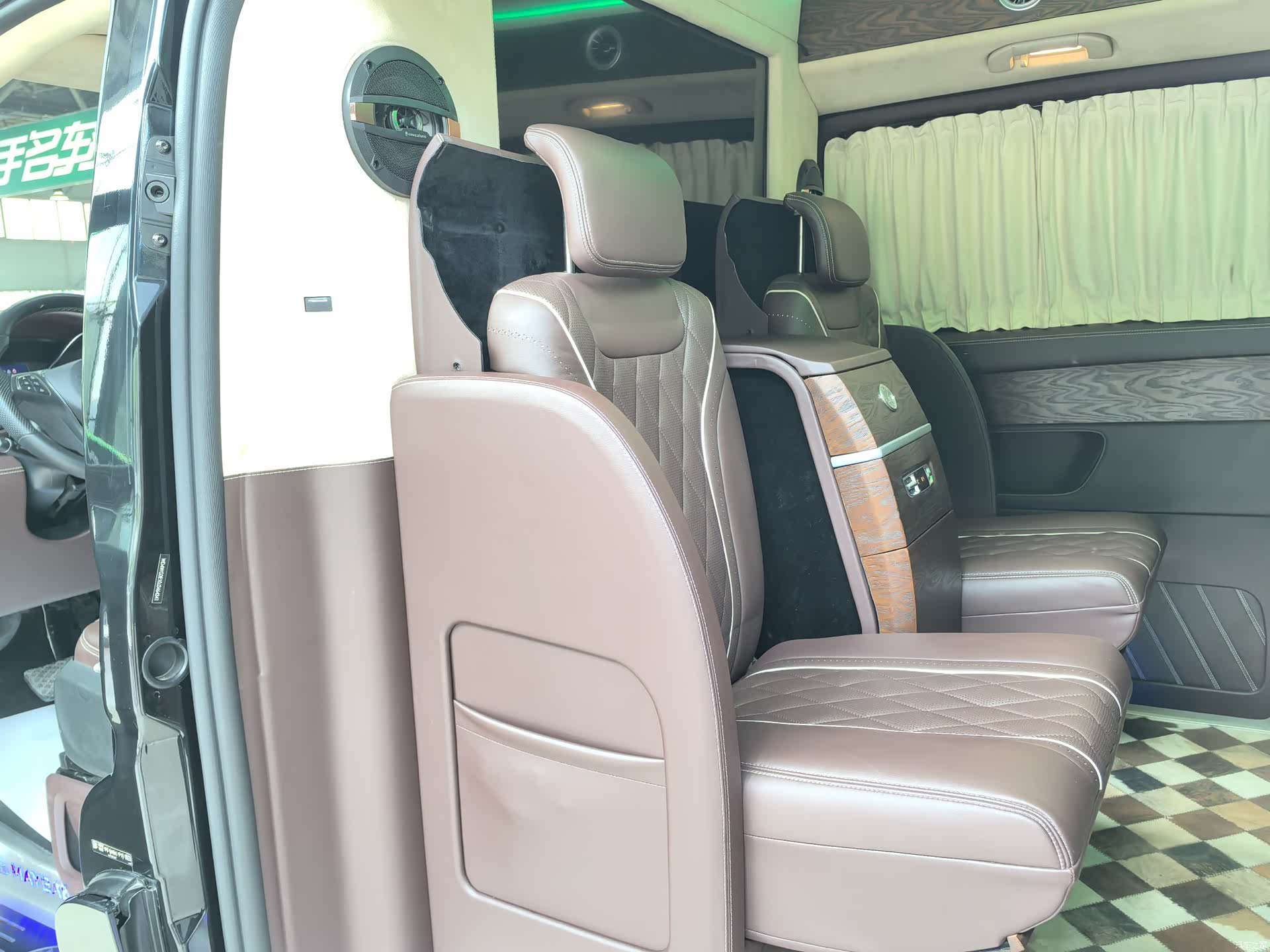 Mercedes-Benz V-Class, 2020 16