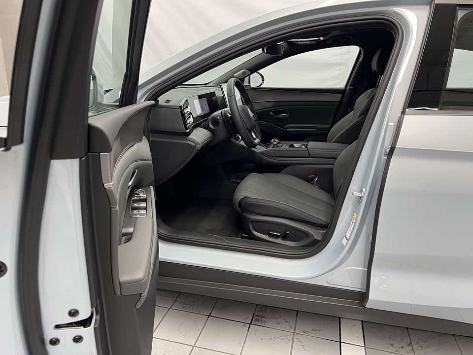 BYD Qin L BYD Qin L