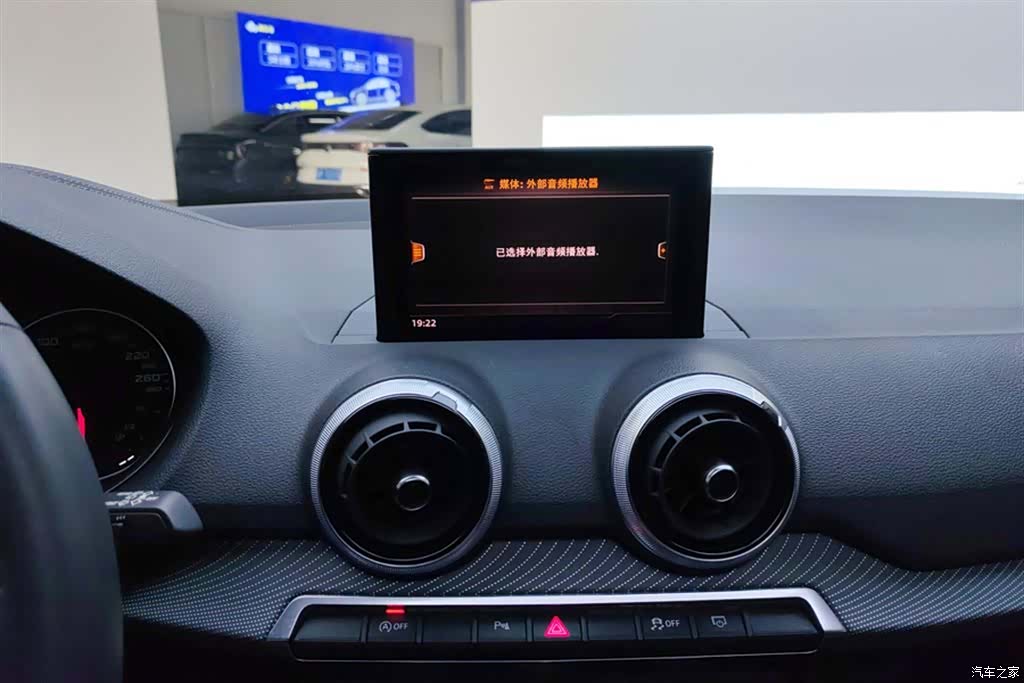 Audi Q2L, 2021 13