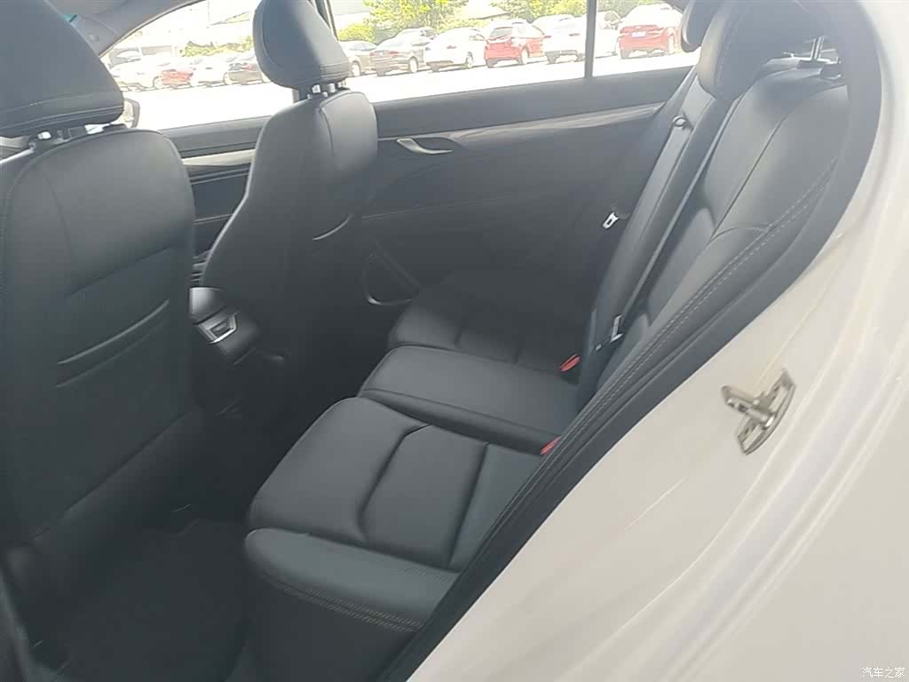 Geely Emgrand, 2019 17