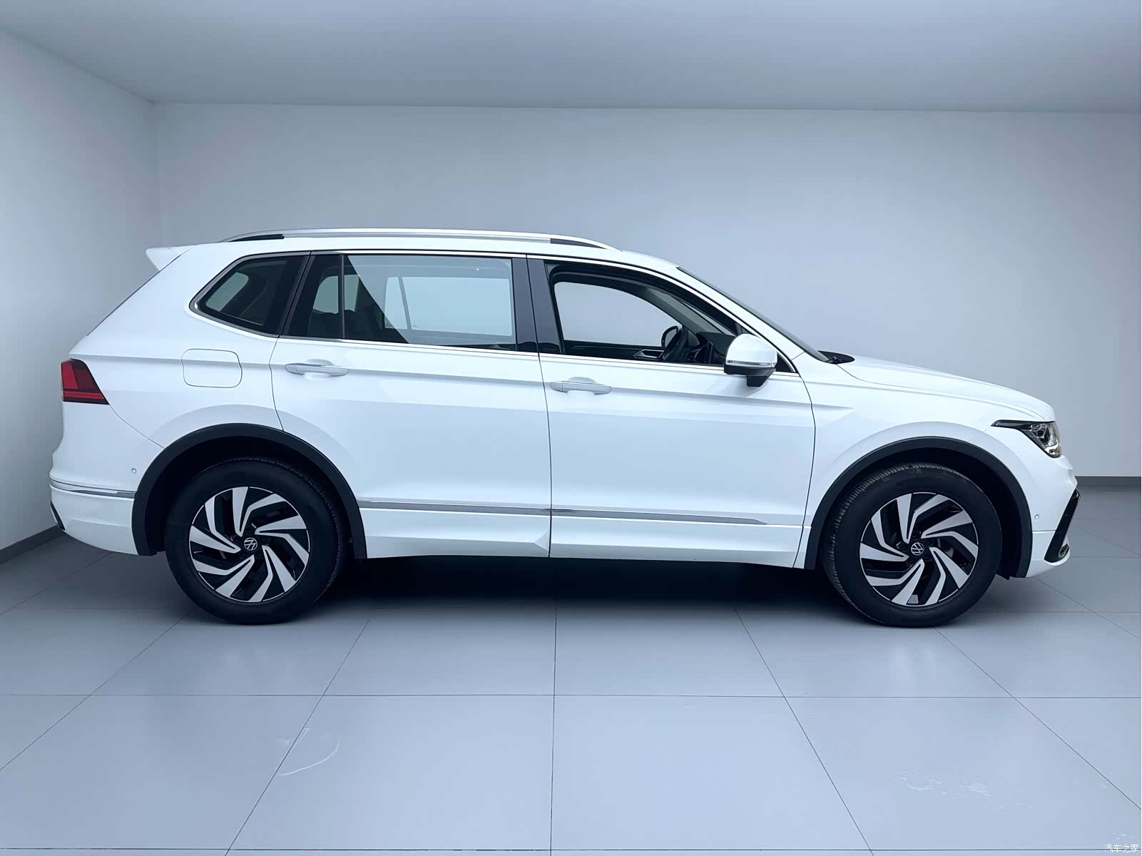 Volkswagen Tiguan L, 2024 8