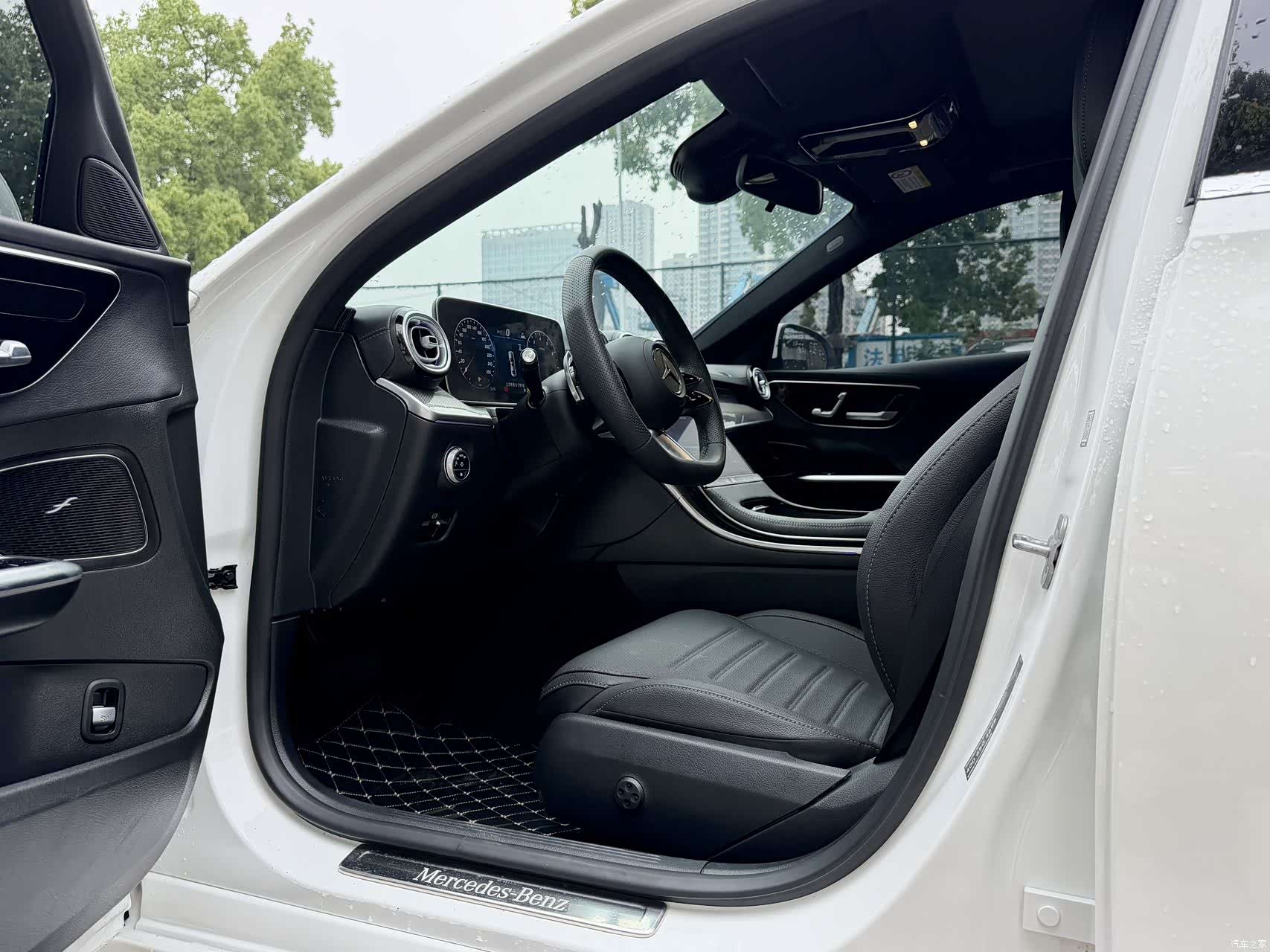 Mercedes-Benz C-Class, 2025 10
