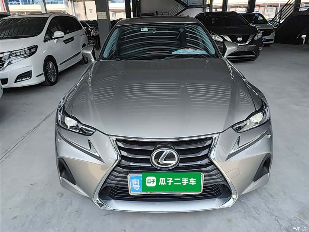 Lexus IS, 2017 3
