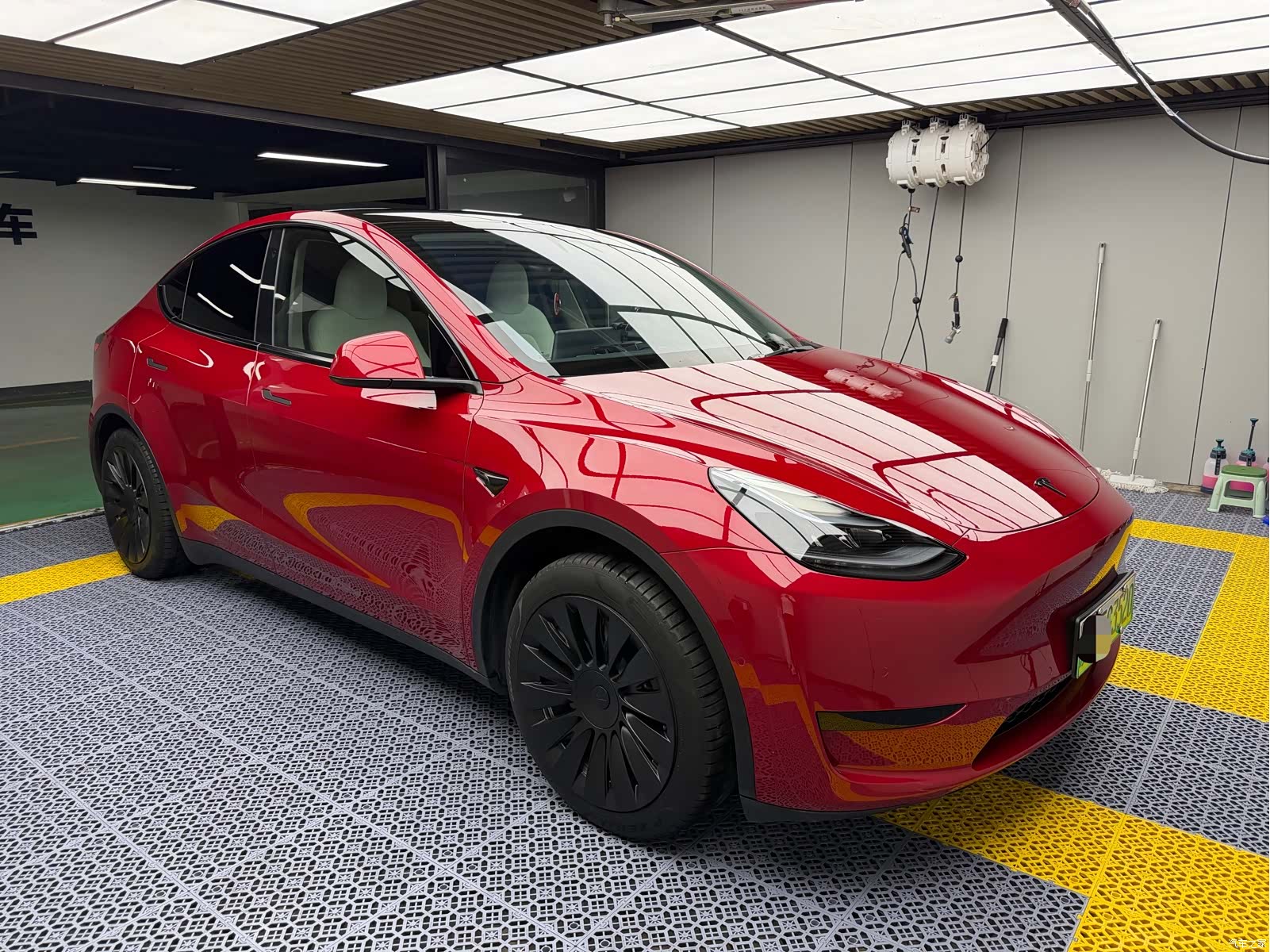 Tesla Model Y, 2023 2