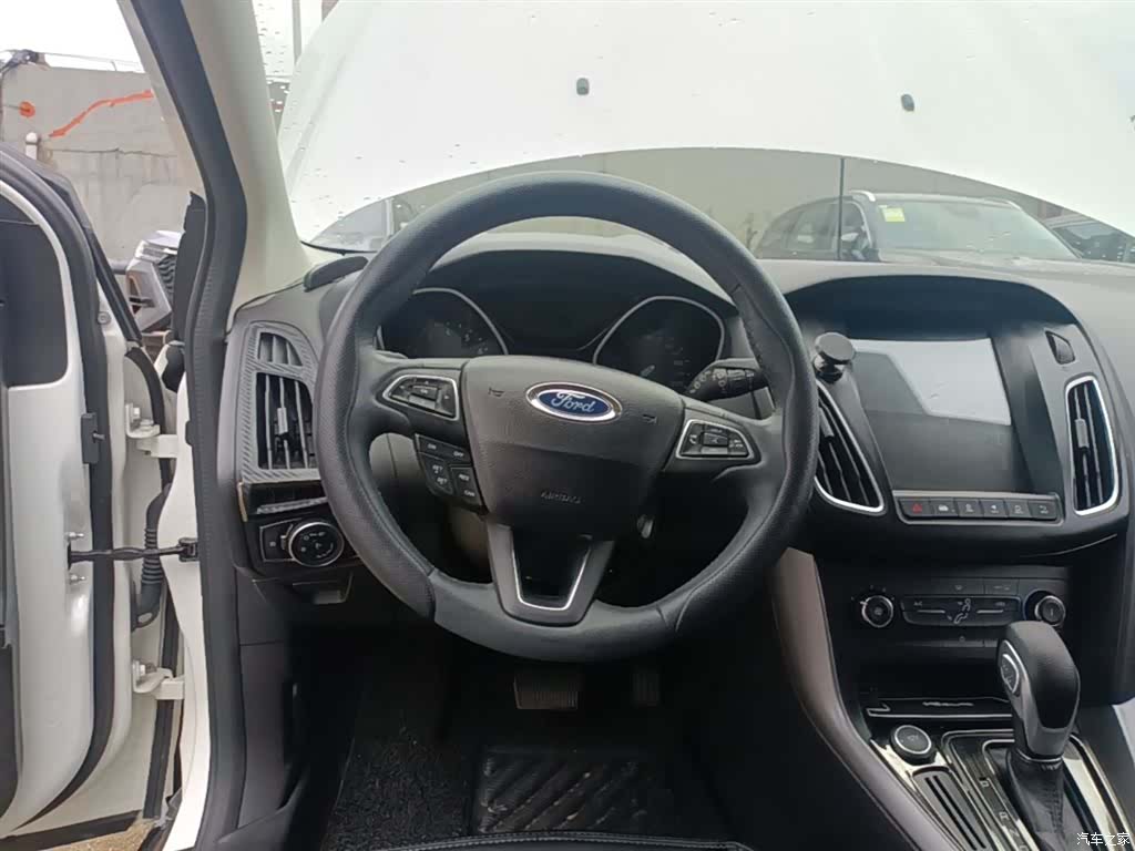 Ford Focus, 2017 11
