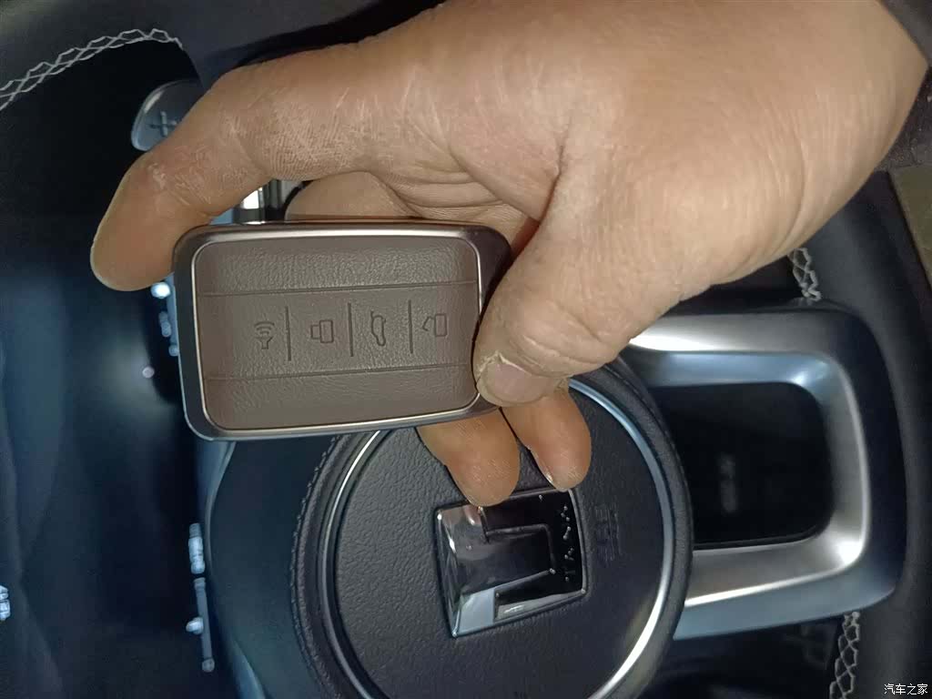 Tank 300, 2023 9