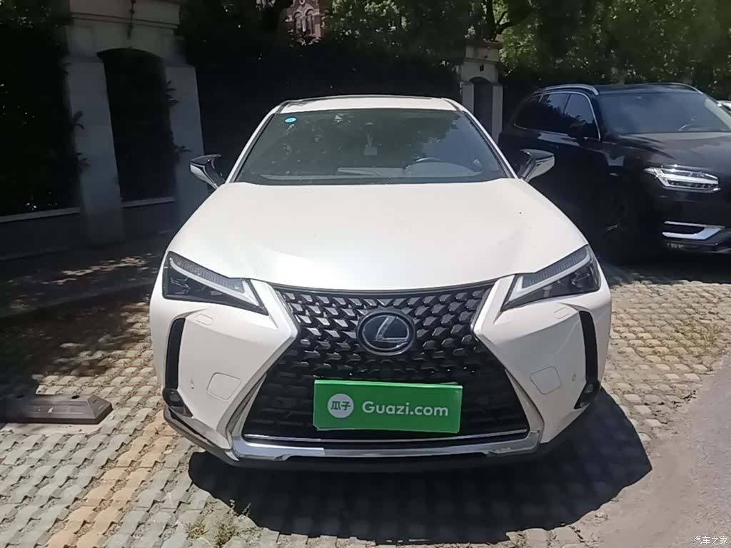 Lexus UX, 2020 3