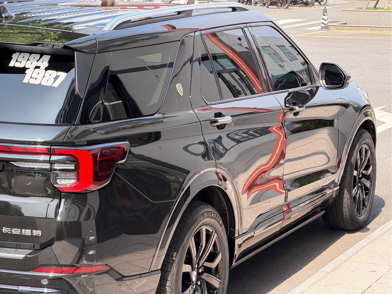 Ford Explorer, 2023 4
