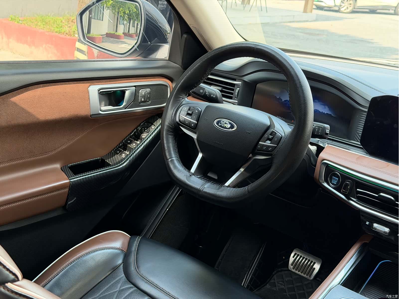 Ford Explorer, 2023 8