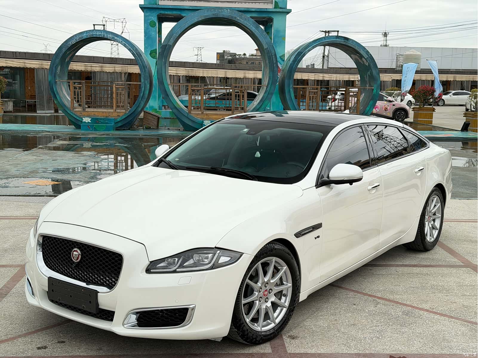 Jaguar XJ