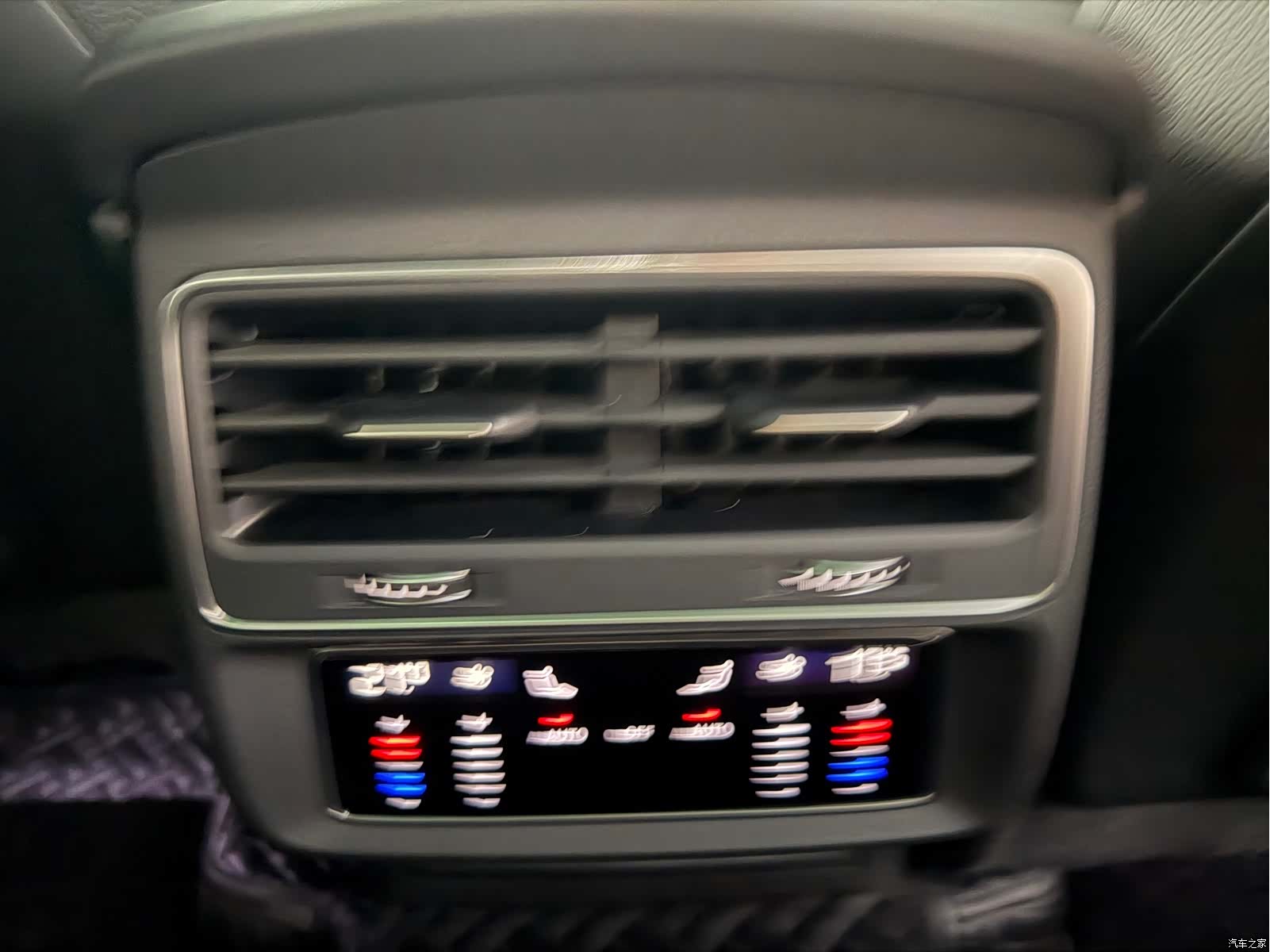 Audi Q8, 2022 13