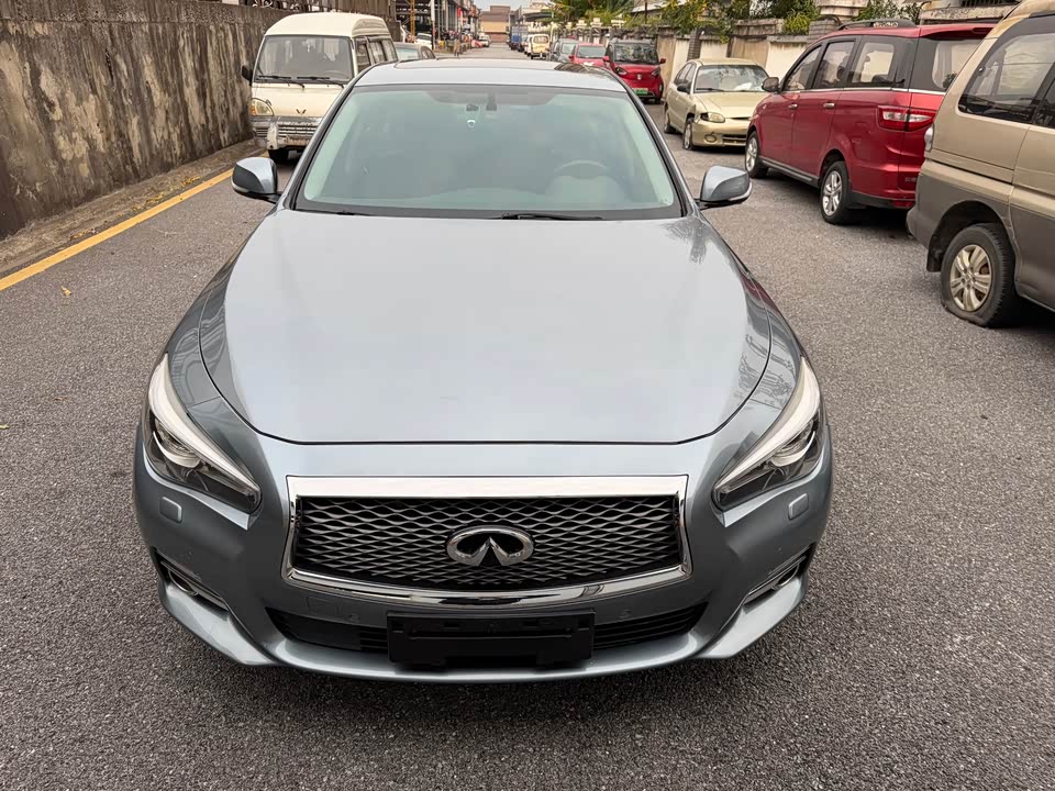 Infiniti Q50L