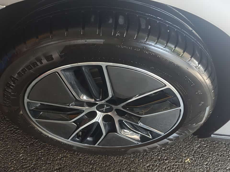 XPENG P7
