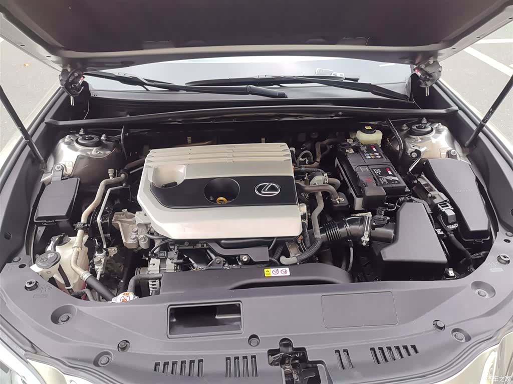 Lexus ES, 2021 11