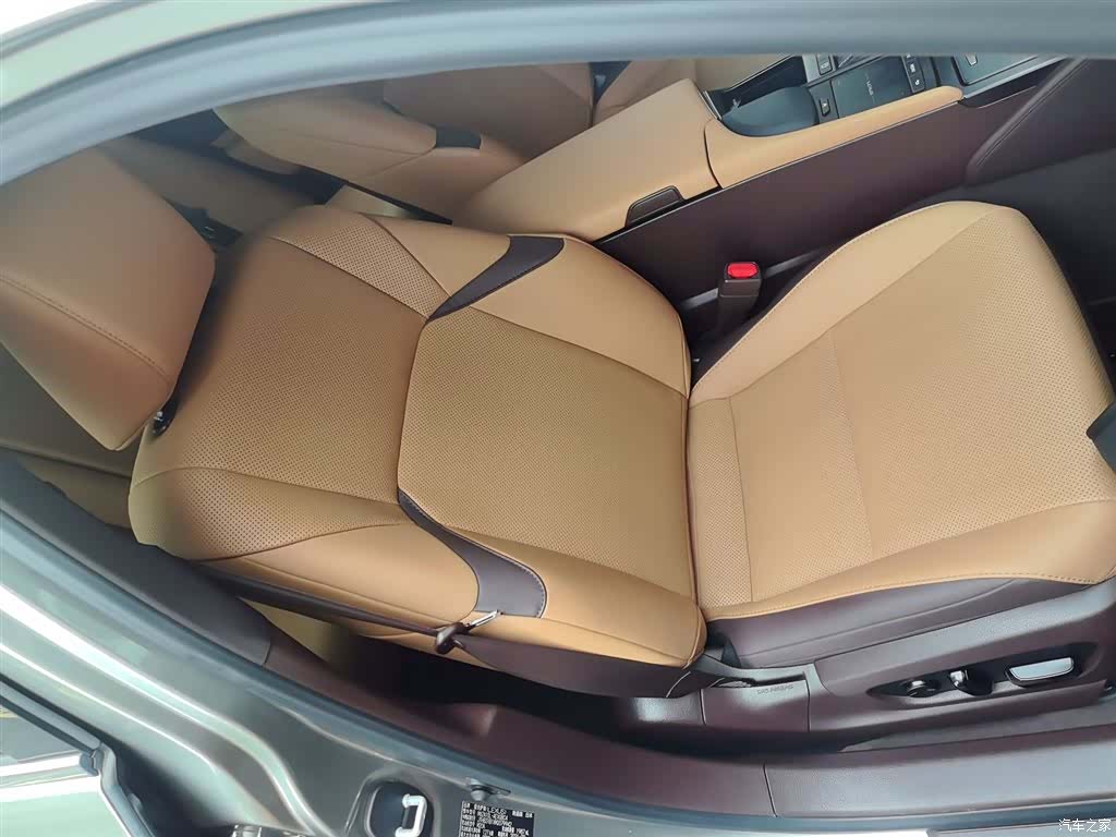 Lexus ES, 2021 17
