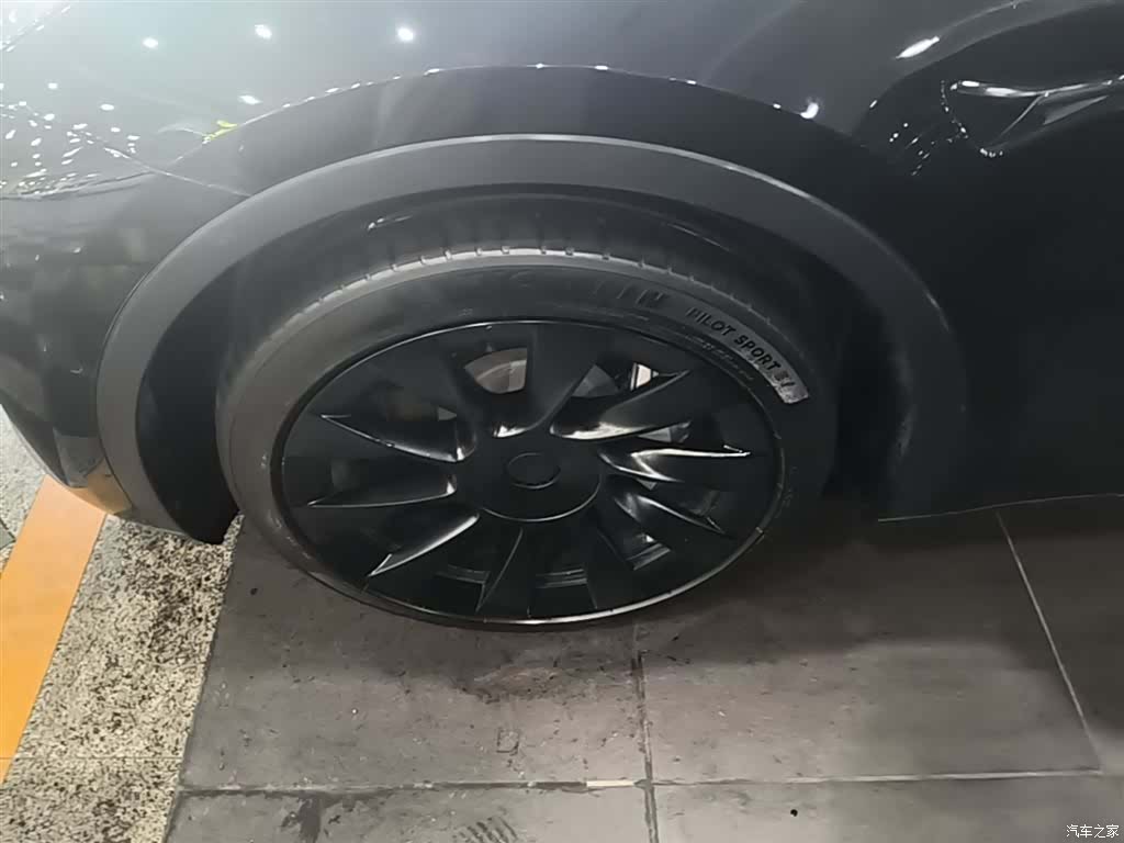Tesla Model Y, 2022 23