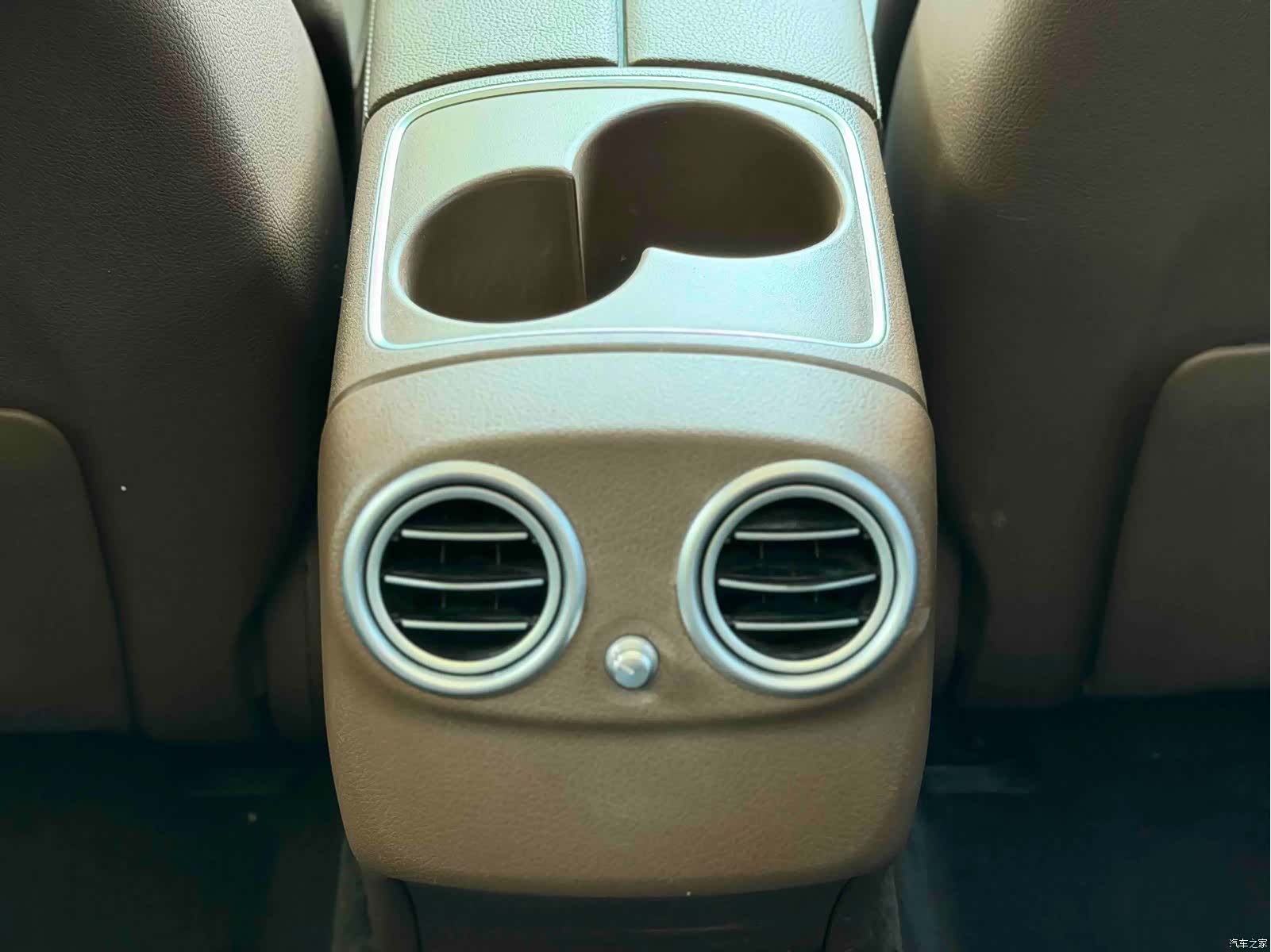 Mercedes-Benz E-Class, 2019 9