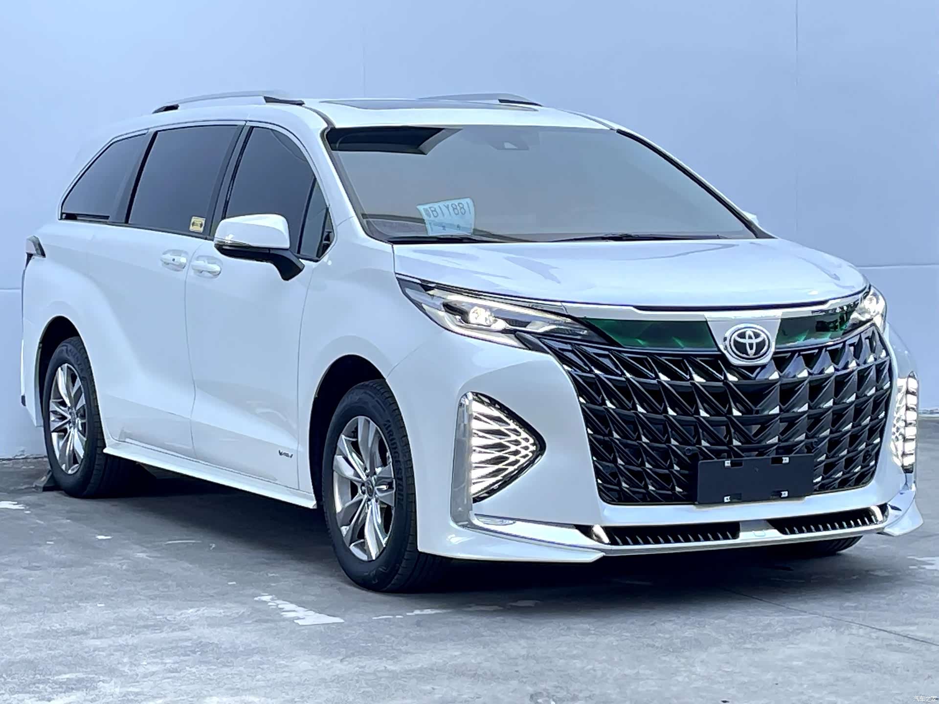 Toyota Sienna, 2024 3