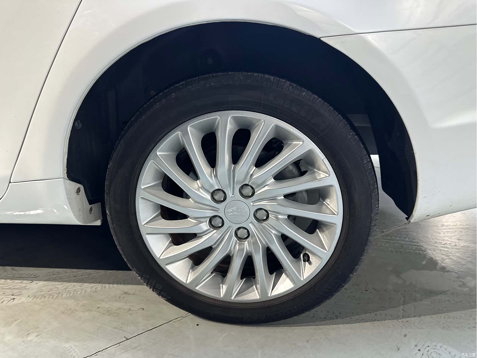 Geely Emgrand, 2018 10