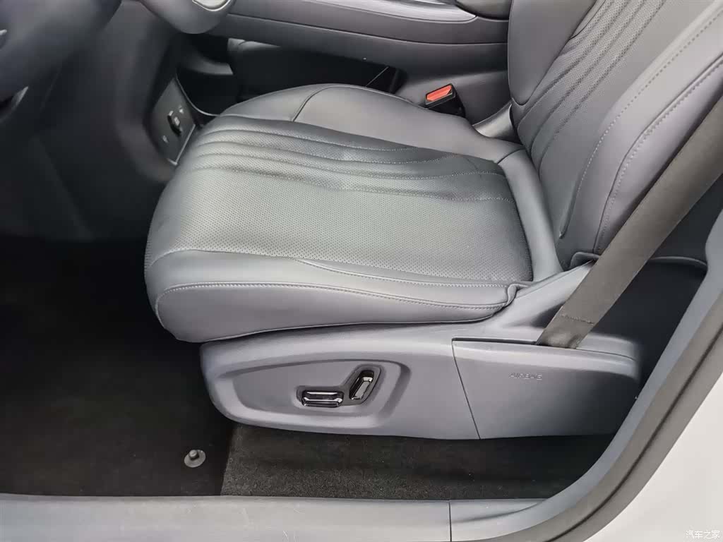 Geely Galaxy E5, 2025 20