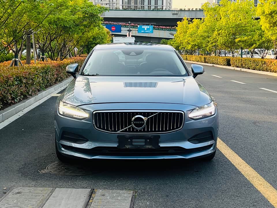 Volvo S90