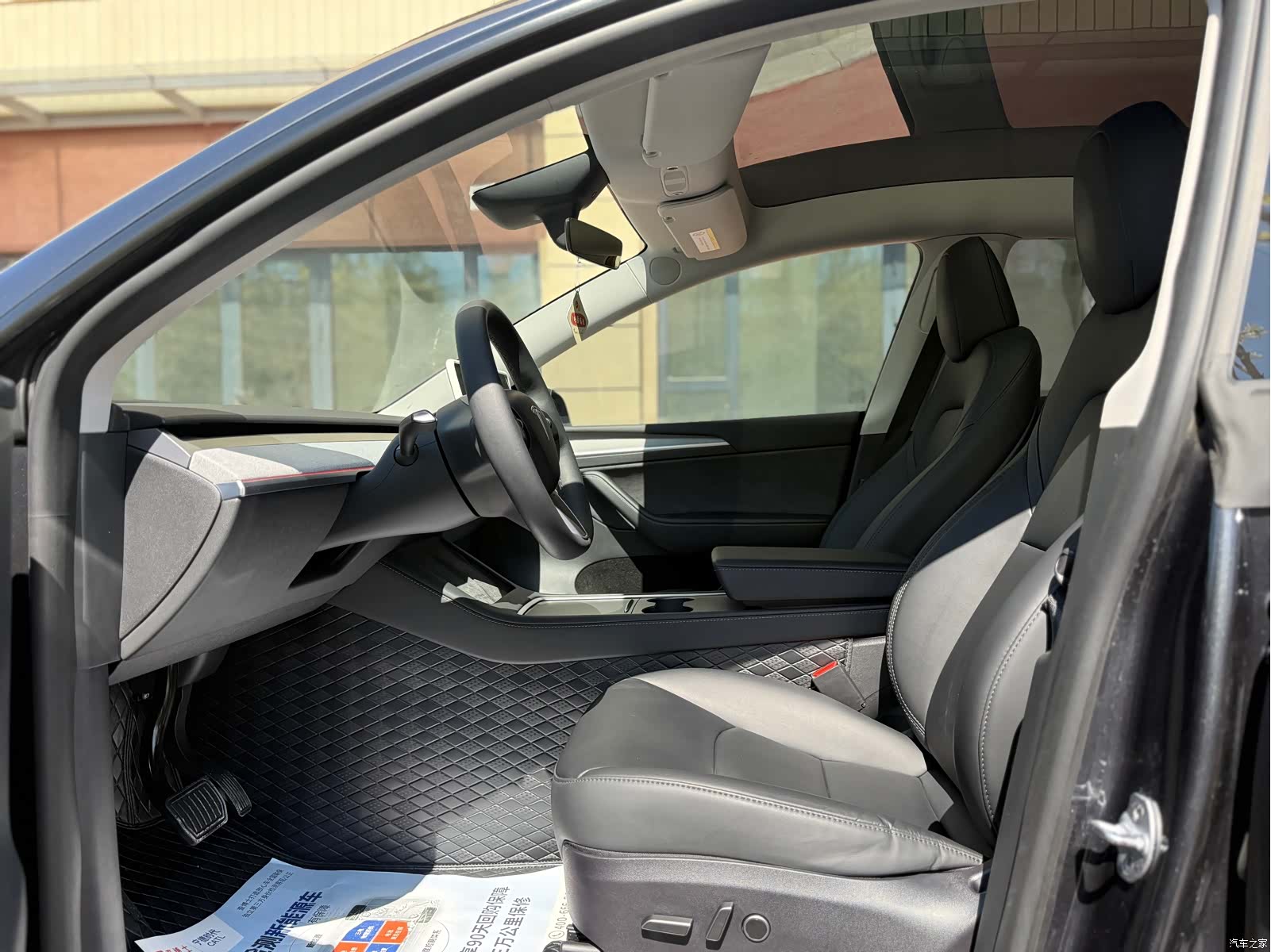 Tesla Model Y, 2025 все фото
