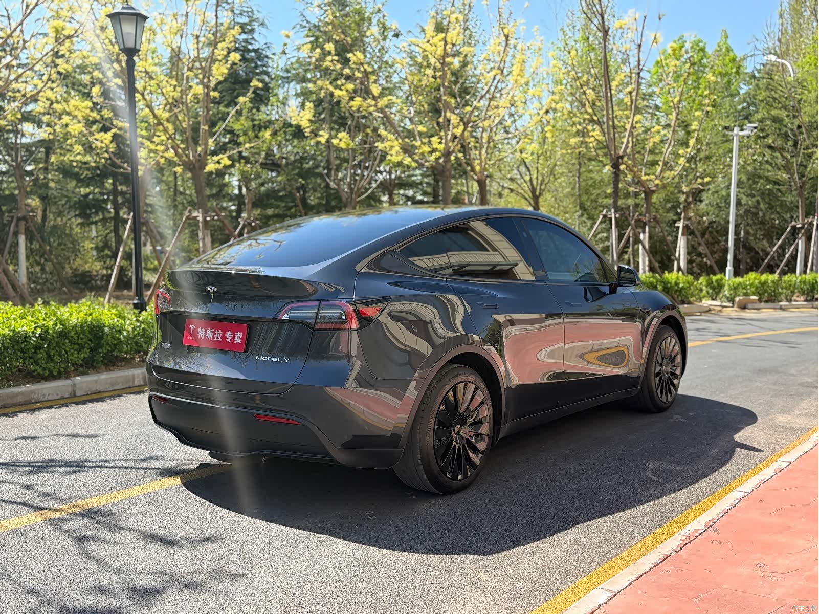 Tesla Model Y, 2025 8