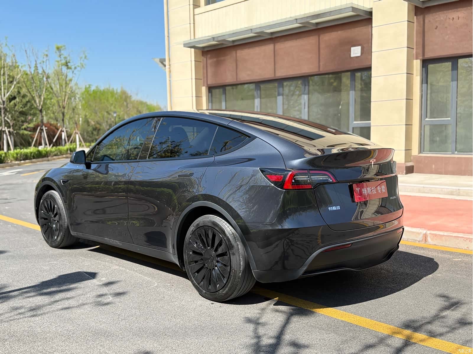 Tesla Model Y, 2025 7
