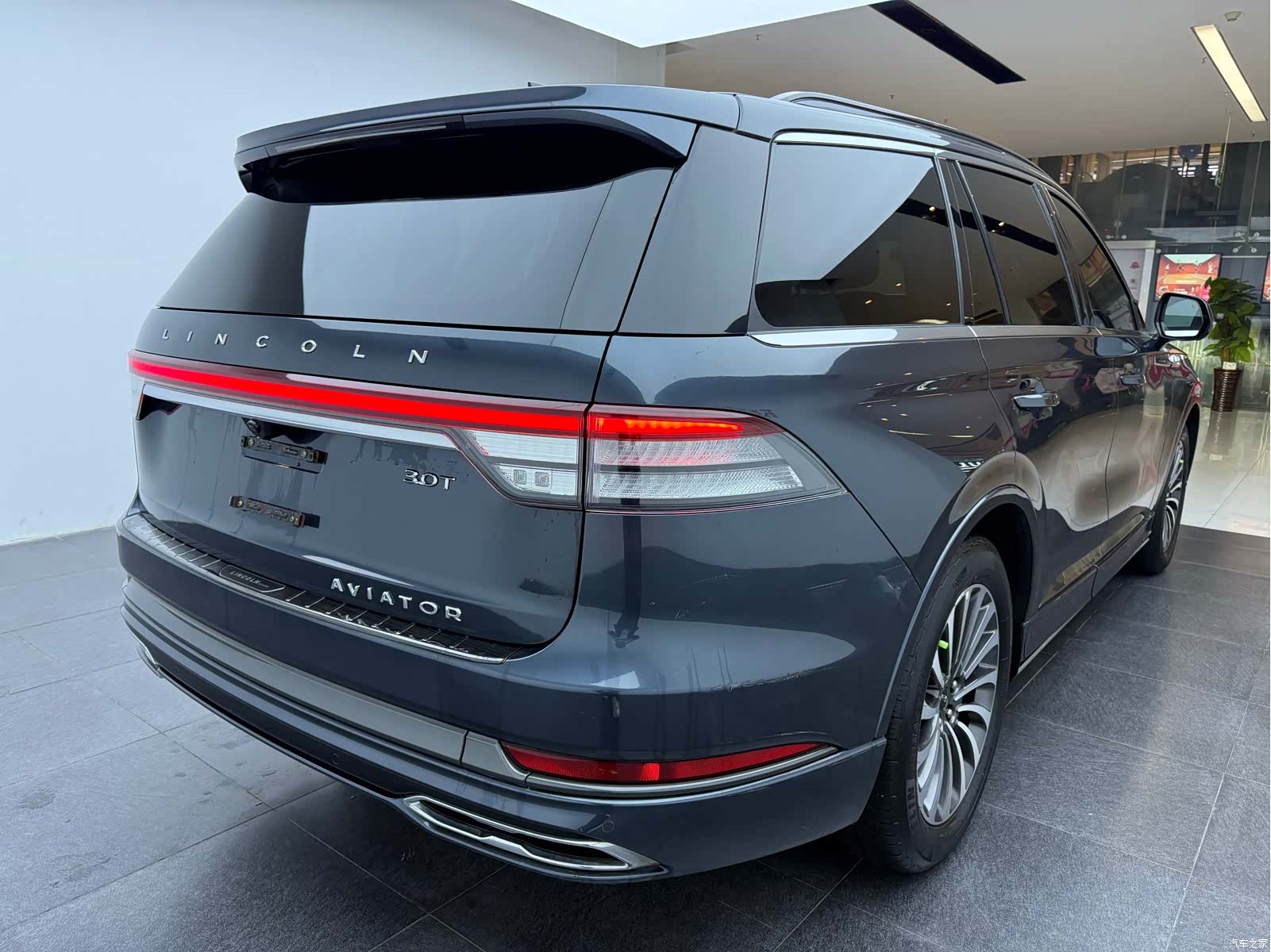 Lincoln Aviator, 2023 12
