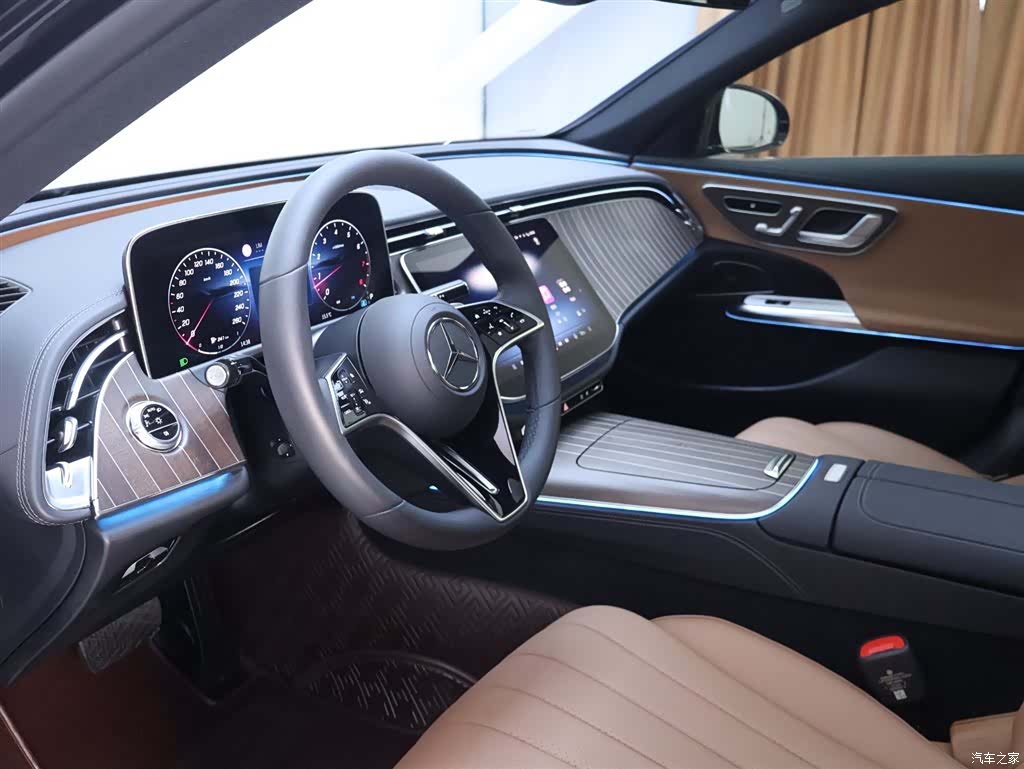 Mercedes-Benz E-Class, 2024 11