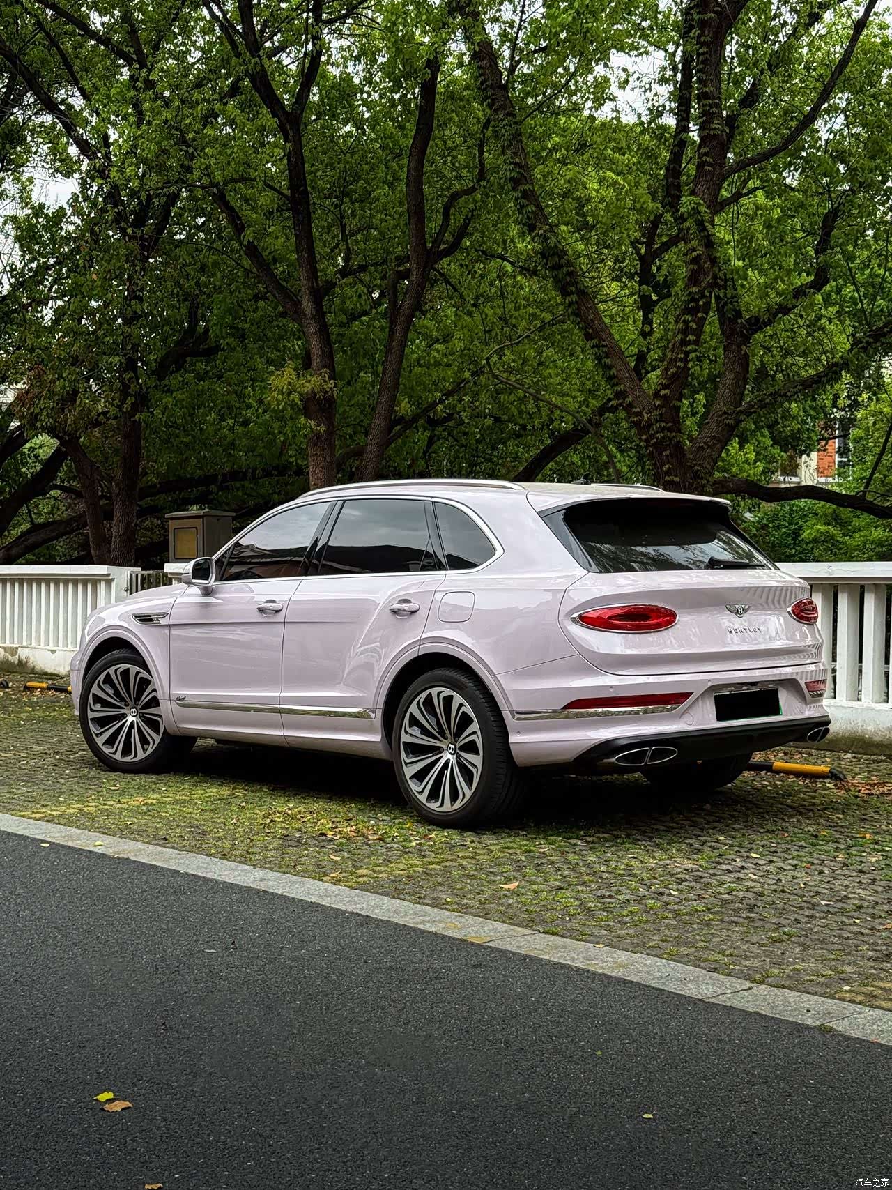 Bentley Bentayga, 2022 2