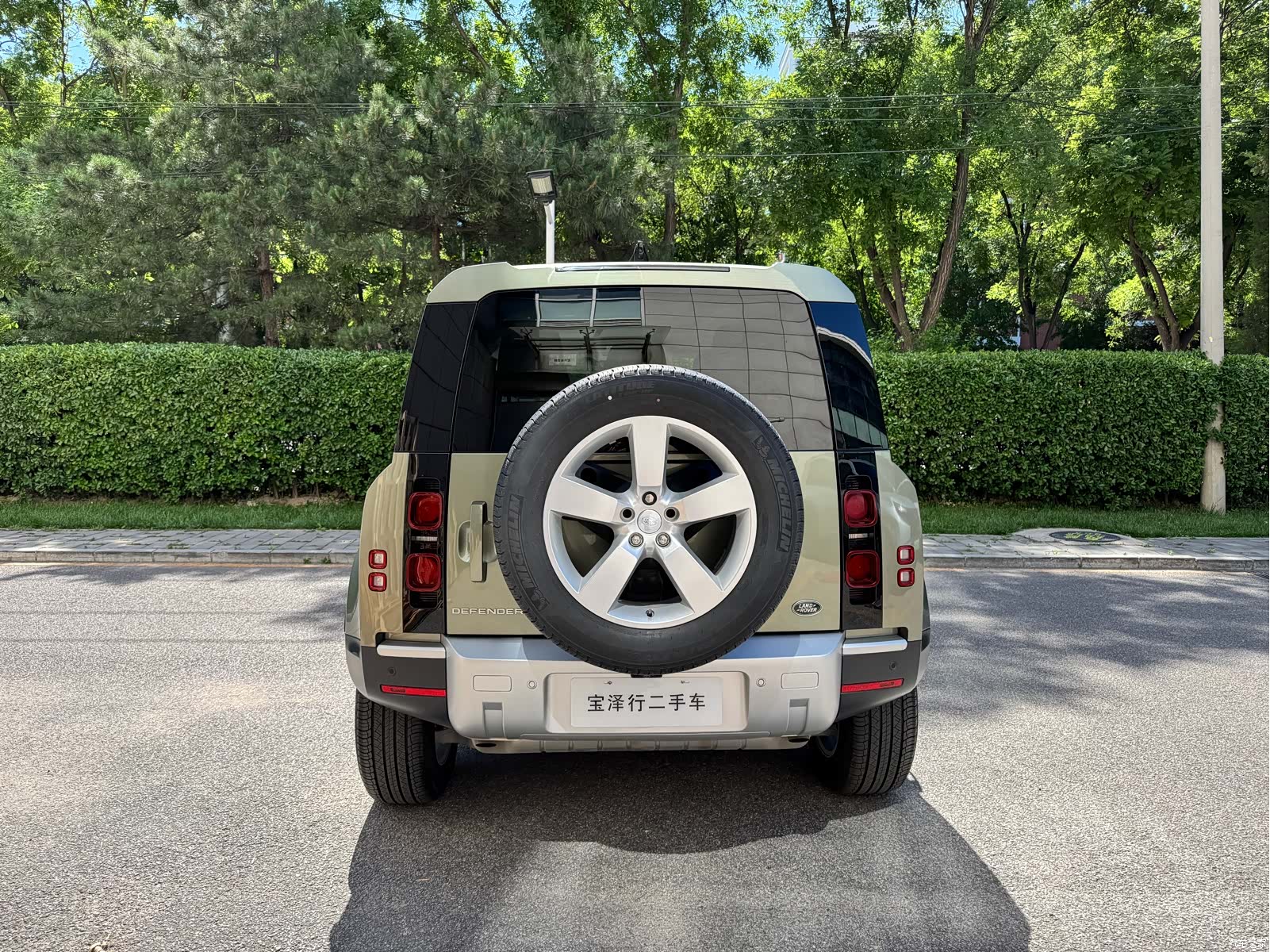 Land Rover Defender, 2024 4