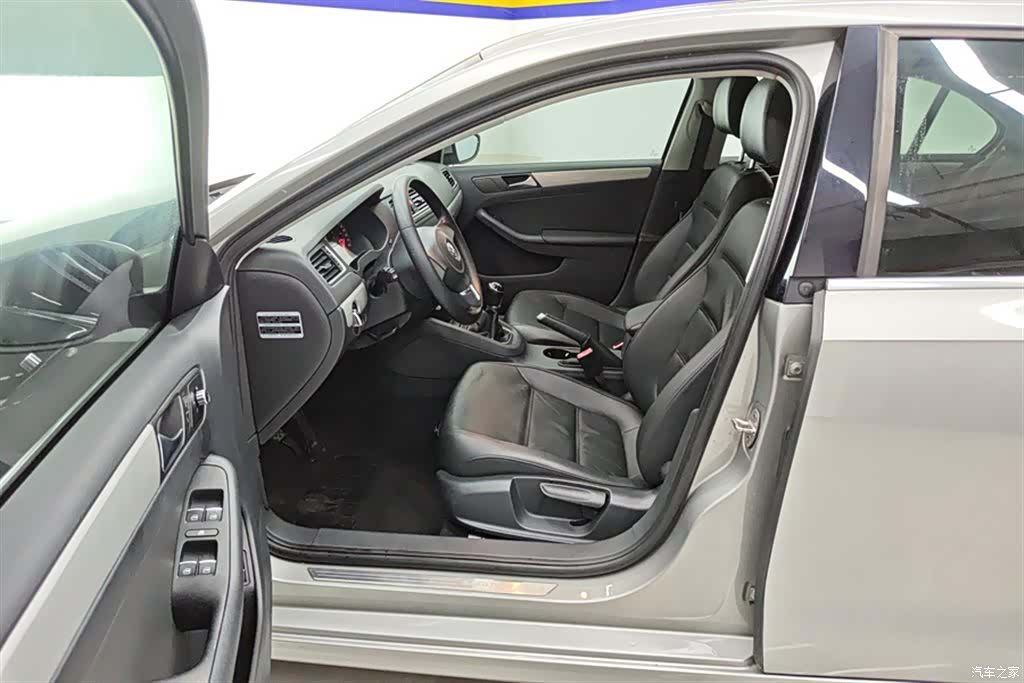 Volkswagen Sagitar, 2014 9