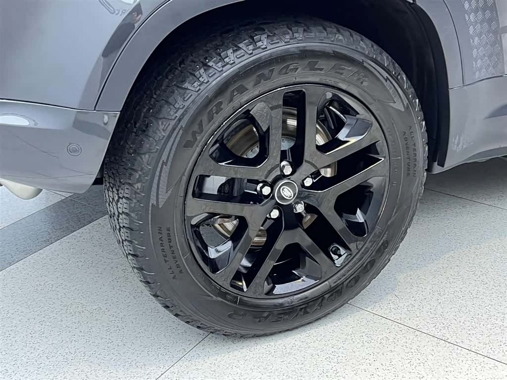 Land Rover Defender, 2025 10