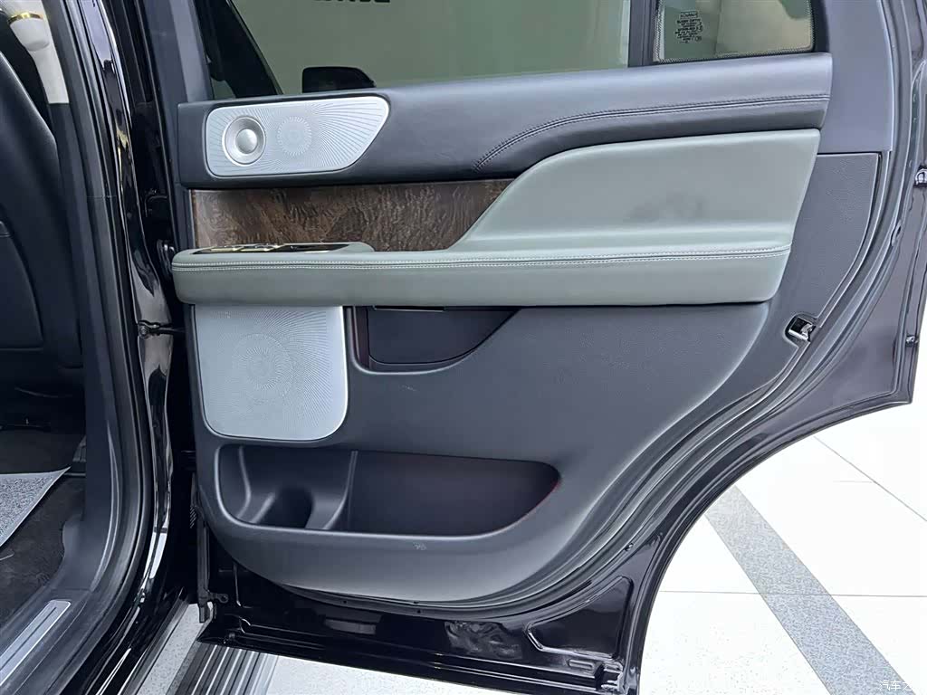 Lincoln Navigator, 2023 33