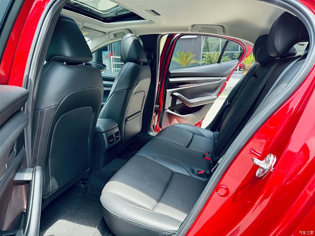 Mazda Mazda3, 2021 12