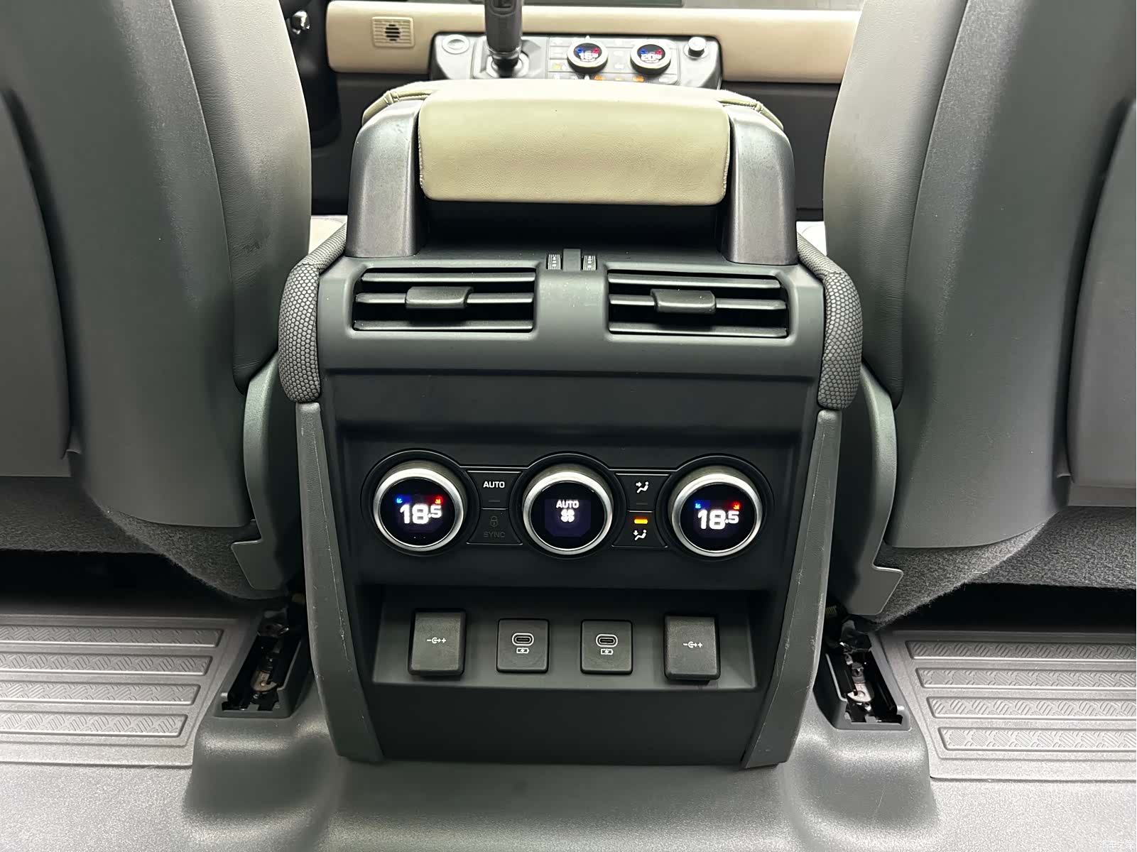 Land Rover Defender, 2021 16