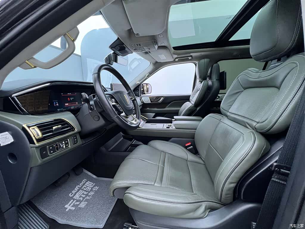 Lincoln Navigator, 2023 18