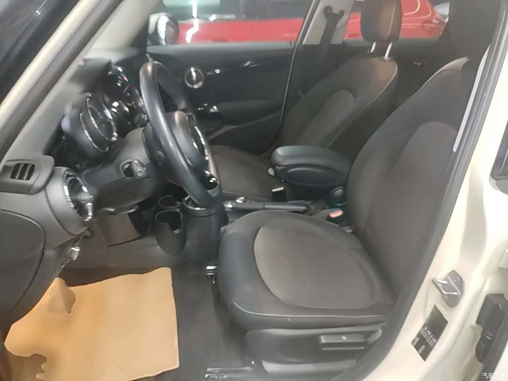 Mini ONE, 2019 15