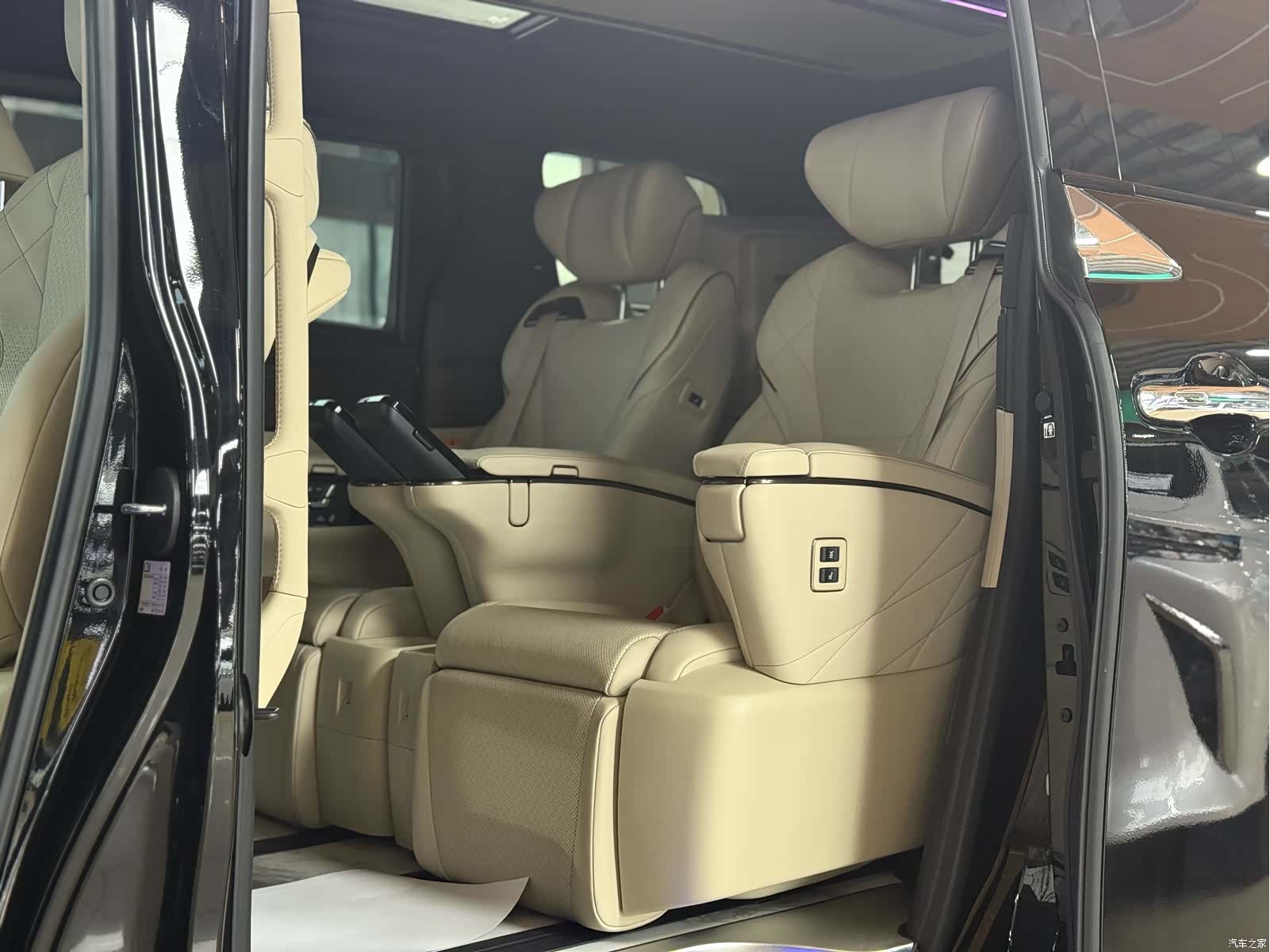 Toyota Vellfire, 2024 13
