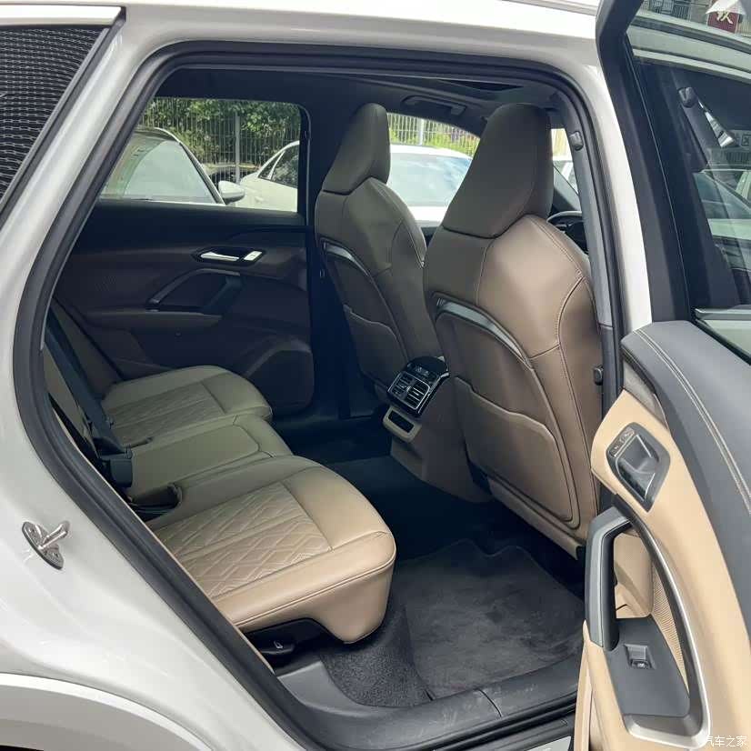 Audi Q5L, 2025 10