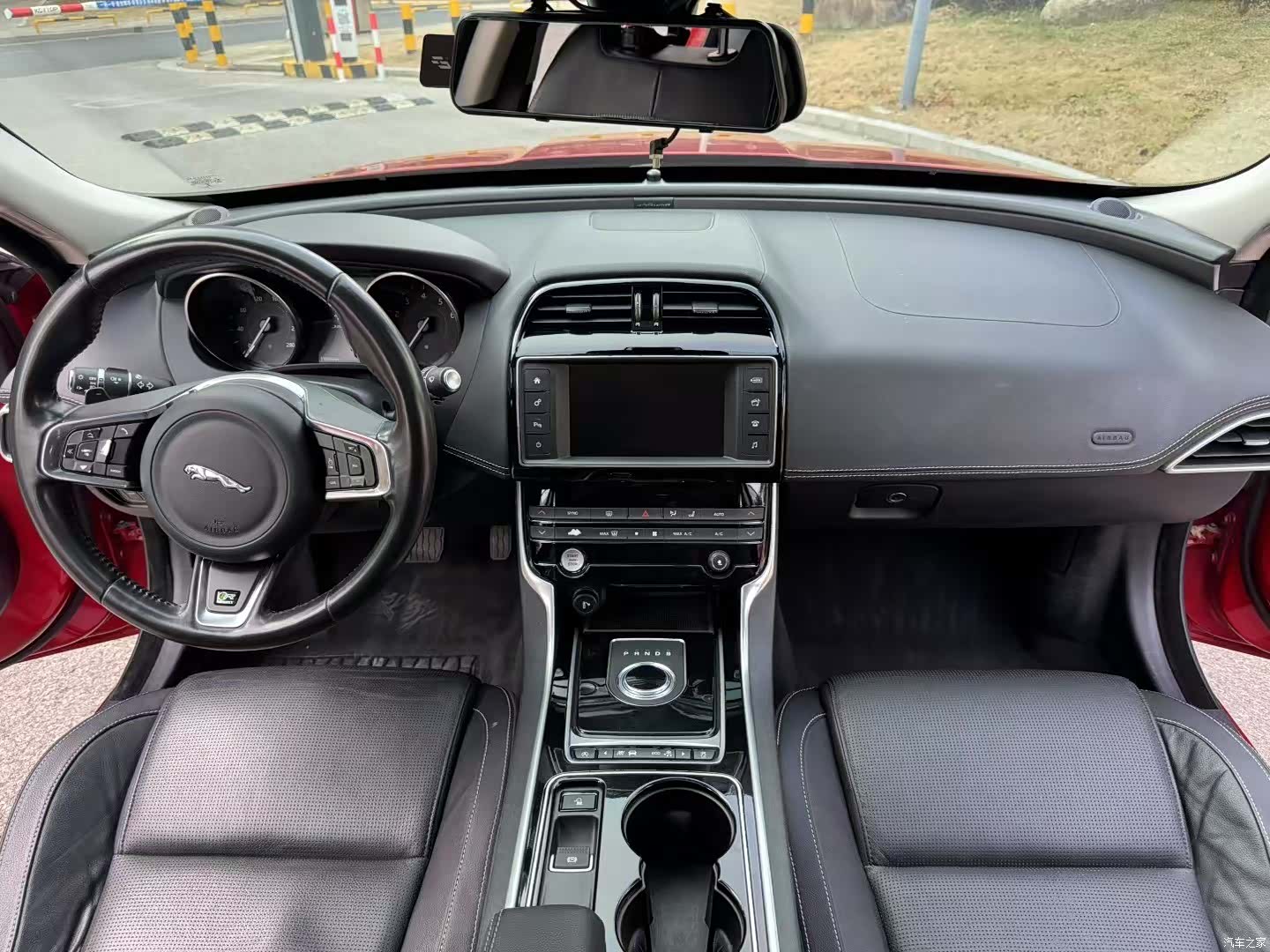 Jaguar XE, 2016 7