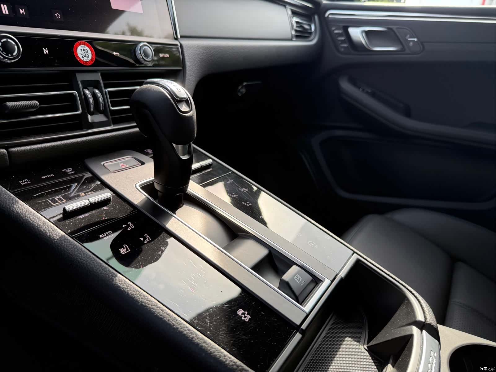 Porsche Macan, 2023 все фото